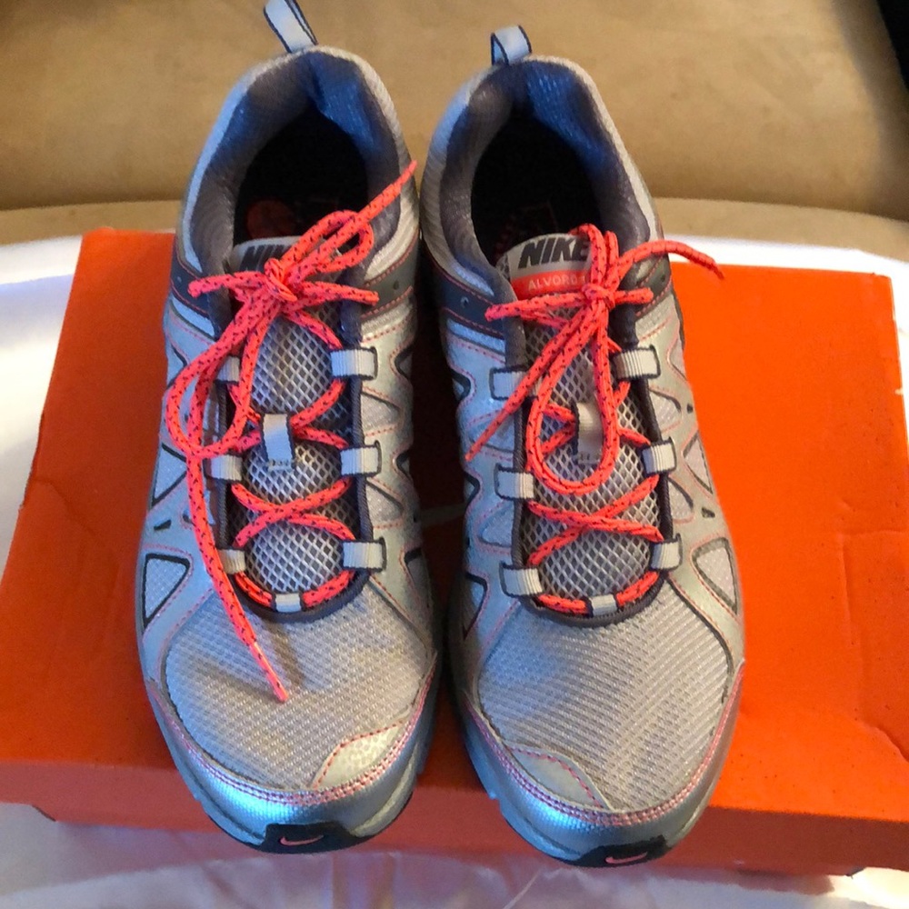 Brand New in Box Nike Womens Air Alvord 10